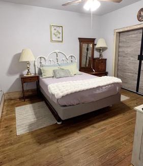 Rolla Apartment | The Bookend