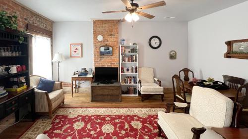 Rolla Apartment | The Bookend