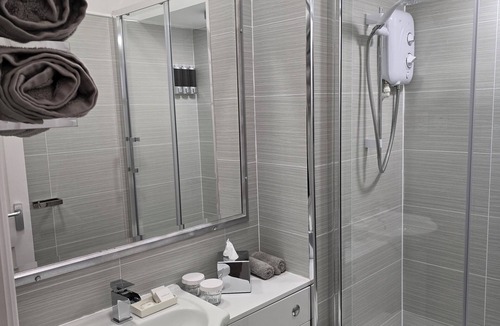 Darlington House | The Boot & Shoe