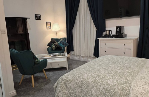 Darlington House | The Boot & Shoe