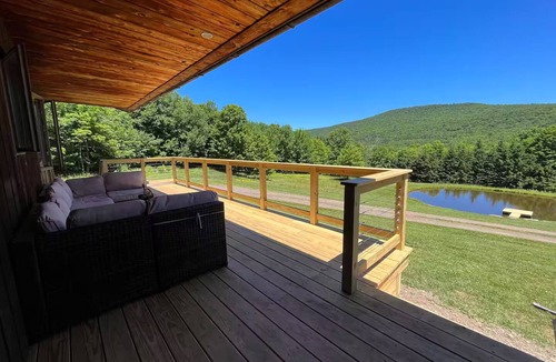 Fleischmanns Ski Chalet | The Borderless Retreat Chalet