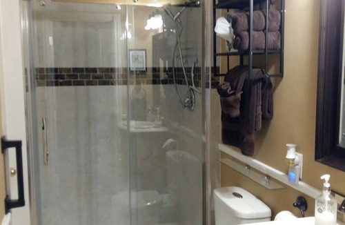 Ottawa Division Bed & Breakfast | The Boston 'T' B&B