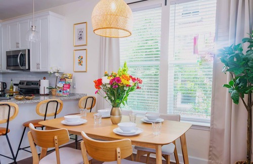 Pleasant Street House | The Botanical Suite. Newly Built, Upscale, Central