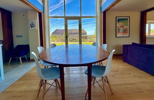 Weedon Lois Villa | The Bothy