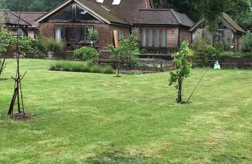 Haslemere Apartment | The Bothy - Studio Oak Frame Barn in Rural AONB