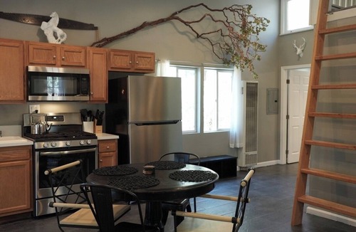 Idyllwild Cabin | The Boulder's Point at 11 Chimneys