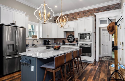 Phoenix Hill House | The Boulevardier ~ Hot Tub, Fire Pit, Mini Golf, BBQ