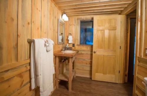 Zion National Park East Entrance Cabin | The Boundary Cabin 7