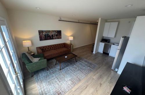 St. Charles Apartment | The Bourbon & Brass - Speakeasy-Inspired 2BDR