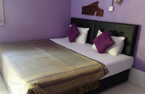 Kampung Kedawang Hotel | The Box Chalet