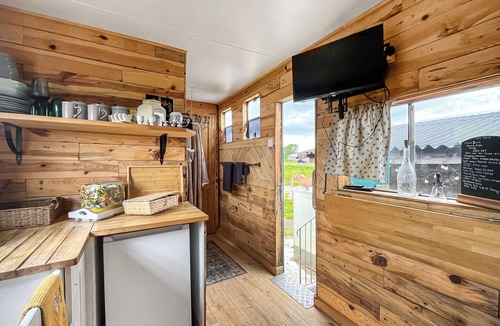 Oving Cottage | The Box - Oasis Farm