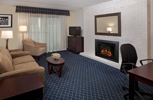 Boxborough Hotel | The Boxboro Regency