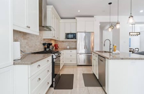 Mount Pleasant House | The Brampton Hideaway with Patio