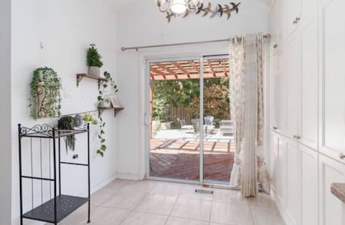 Mount Pleasant House | The Brampton Hideaway with Patio