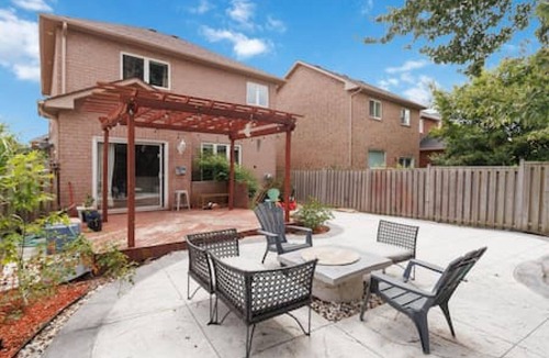 Mount Pleasant House | The Brampton Hideaway with Patio