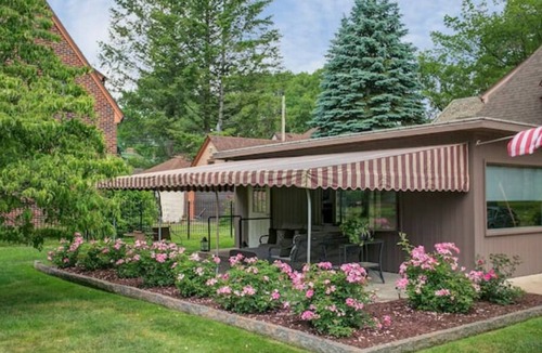 Jamestown Bed & Breakfast | The Brandywine Room at The Oakes Hotel-King Bed