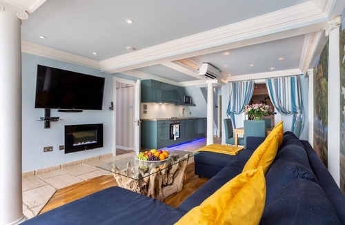 Folkestone Villa | The Breakers Beach House