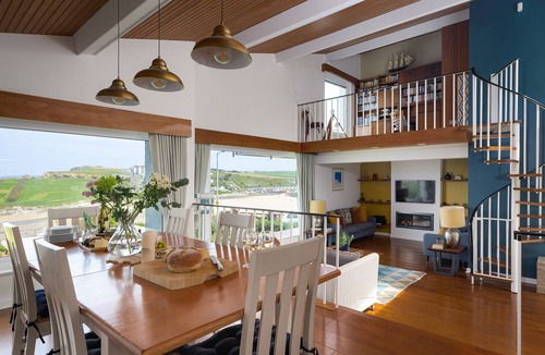 Porth House | The Breakers offers exceptionally flexible and spacious accommodation with five bedrooms and four ba