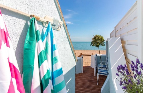 Folkestone Villa | The Breakers - Sea Shell Apartment