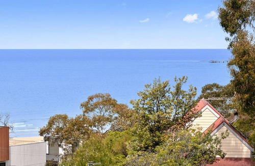 Lorne House | The Breakers Two - Stunning Views
