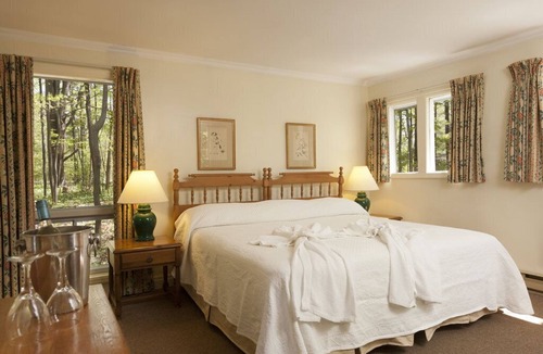 Jacksons Point Hotel | The Briars Resort & Spa