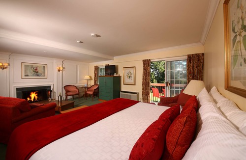 Jacksons Point Hotel | The Briars Resort & Spa
