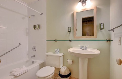 Jacksons Point Hotel | The Briars Resort & Spa