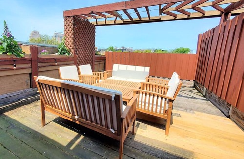 Mill River Apartment | The Brick Wooster Square | Yale | Skyline Deck