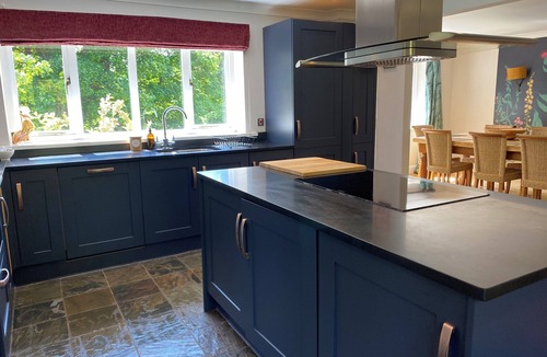 Dunbar House | The Bridge House, Dunbar including hot tub