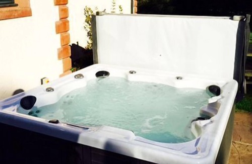 Dunbar House | The Bridge House, Dunbar including hot tub