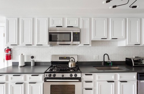 Uptown Condo | The Bright Retreat in Andersonville