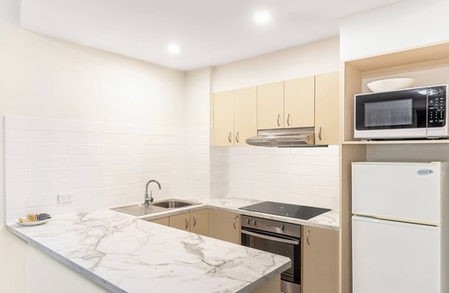 Toronto Hotel | The Brighton Apartments