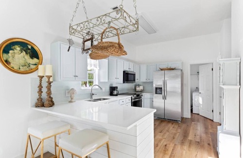 Clipper Cove House | The Brinley House:Steps from Beach/Pool/Bikes etc.