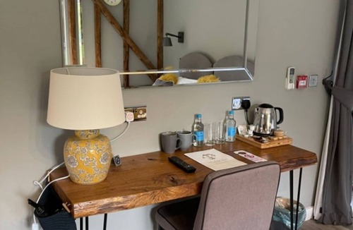 Meldreth Bed & Breakfast | The British Queen