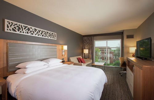 Columbia Hotel | The Broadway Columbia - a DoubleTree by Hilton