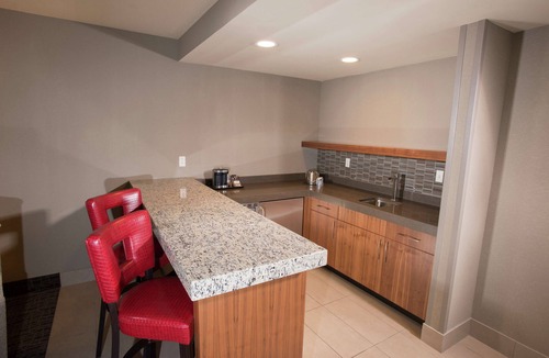 Columbia Hotel | The Broadway Columbia - a DoubleTree by Hilton