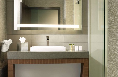 Columbia Hotel | The Broadway Columbia - a DoubleTree by Hilton