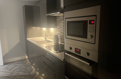 Herne Bay Apartment | The Broadway Retreat With Parking