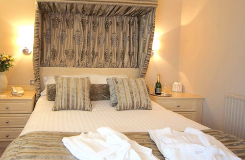 Emsworth Hotel | The Brookfield Hotel