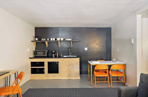 Hillsdale Apartment | The Brooks Motel: Exceptional Suite