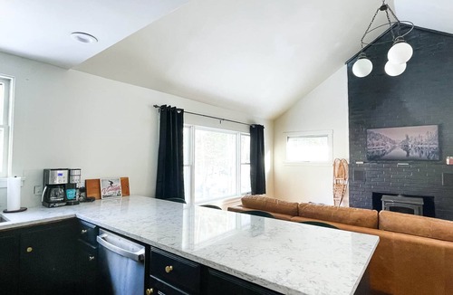 East Dover House | The Brookside Lodge & Cottage