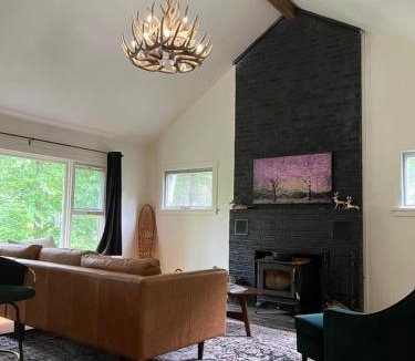 East Dover House | The Brookside Lodge & Cottage