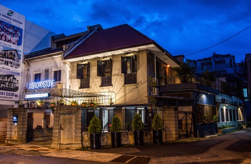Jawa Hotel | The Brownstone Hostel & Space