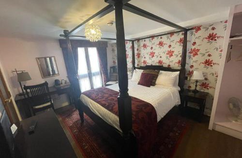 Hundall Hotel | The Bubble Inn Hotel