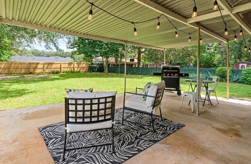 Mobile House | The Buck House- Family Friendly Near USA Campus, Golf & Tennis