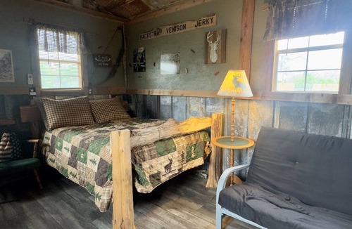 Voca Cabin | The Buck Stops Here | Fun & Unique Cabin Close to Castell
