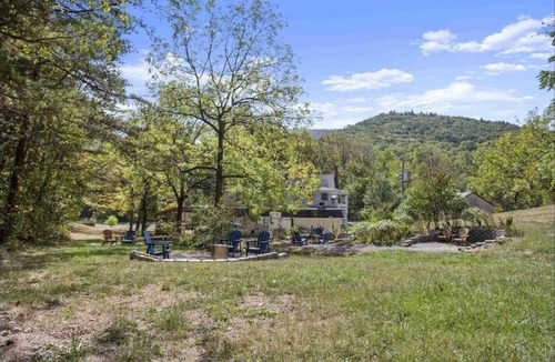 Harper Bed & Breakfast | The Buckhorn Inn - King Suite - Shenandoah Valley