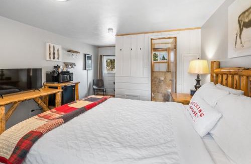 West Yellowstone Hotel | The Bucking Moose