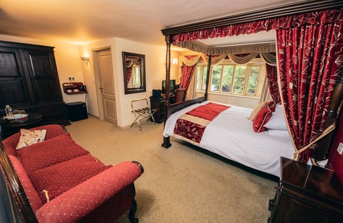 Eye Hotel | The Bull Auberge