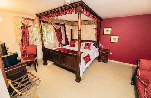 Eye Hotel | The Bull Auberge